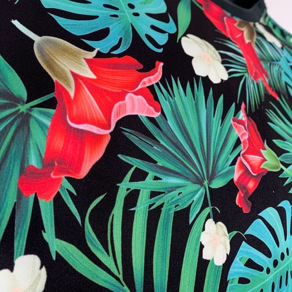 Penshoppe Hawaiian themed crop top - Picture 2 of 3